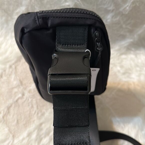 lululemon 1L Black Everywhere Belt Bag Fanny Pack Water Repellent Black Logo - Picture 8 of 13